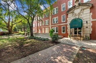 2840 Peachtree Rd NW in Atlanta, GA - Building Photo - Building Photo