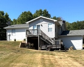 8160 Dogwood Ct in Ste Genevieve, MO - Building Photo - Building Photo