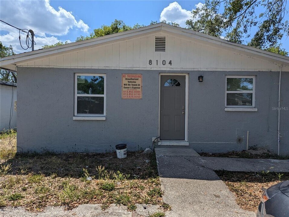 8104 N 18th St in Tampa, FL - Building Photo