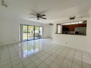 8801 W Sample Rd in Coral Springs, FL - Building Photo - Building Photo