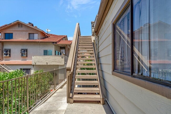 62 Maegan Pl in Thousand Oaks, CA - Foto de edificio - Building Photo