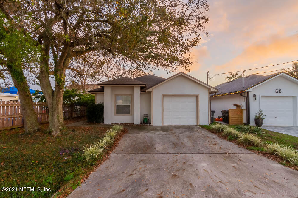 66 W 7th St in Atlantic Beach, FL - Building Photo