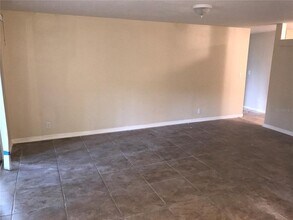 906 Homewood Dr in Brandon, FL - Building Photo - Building Photo