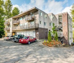 Skyline Apartments in Seattle, WA - Building Photo - Building Photo