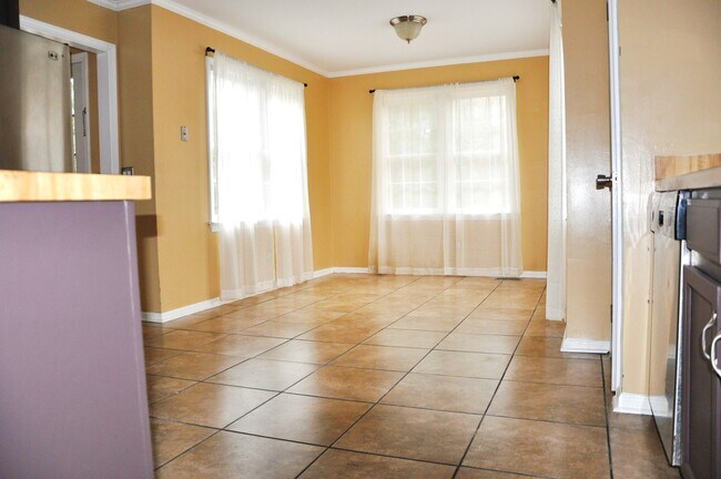 property at 3905 Linbrook Dr