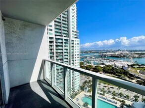 253 NE 2nd St, Unit 2409 in Miami, FL - Foto de edificio - Building Photo