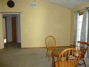 2855 Coral Ct, Unit 302 in Coralville, IA - Building Photo - Building Photo