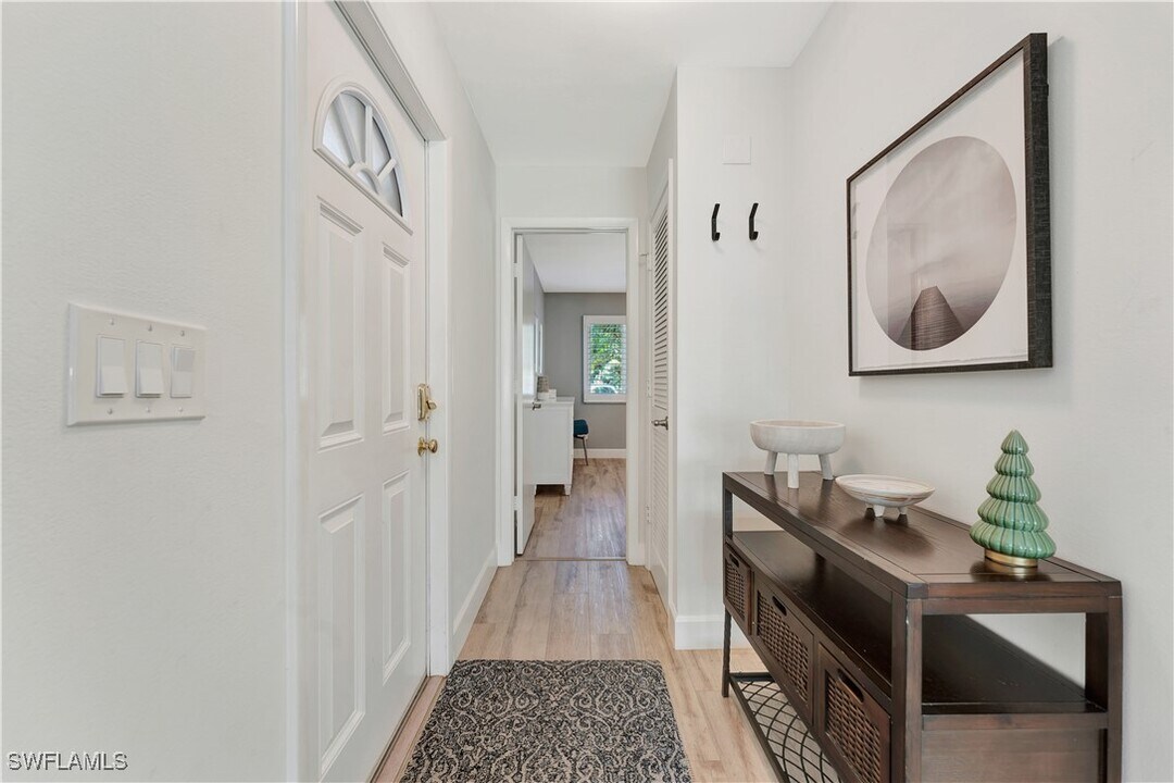 1754 Bald Eagle Dr in Naples, FL - Building Photo
