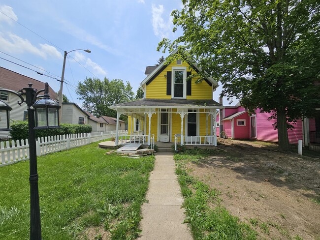 property at 521 W 9th St