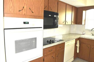 2417 Persian Dr in Clearwater, FL - Building Photo - Building Photo