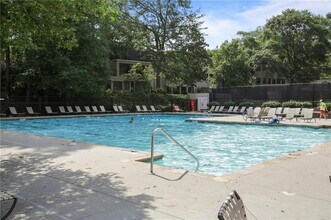 10 Vista Square NW in Atlanta, GA - Building Photo - Building Photo