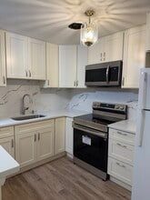 8 Riverside St, Unit #3-1 in Watertown, MA - Building Photo - Building Photo