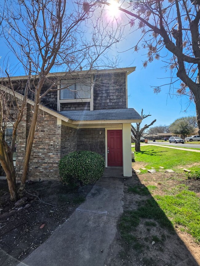 1201 Dobie Dr in Austin, TX - Foto de edificio - Building Photo