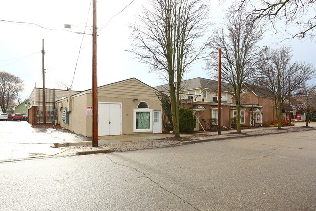 696 N Mill St in Plymouth, MI - Building Photo - Building Photo