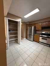 2802 Deerfield Dr in Edison, NJ - Building Photo - Building Photo