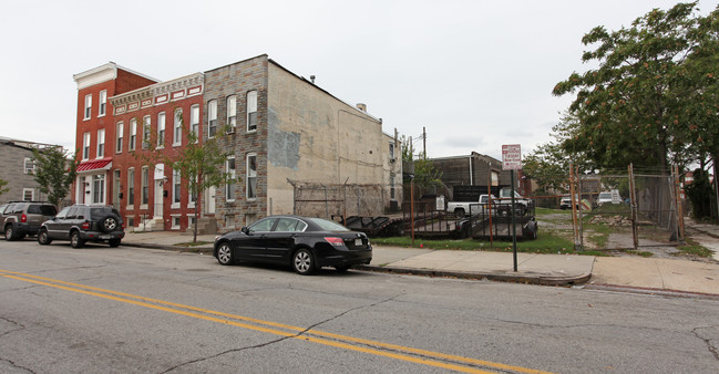 130 S Patterson Park Ave in Baltimore, MD - Building Photo - Building Photo