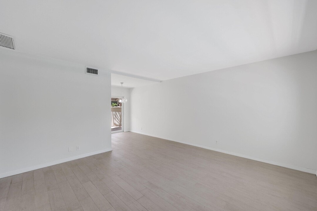 609 NE 13th Ave in Fort Lauderdale, FL - Foto de edificio