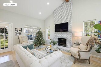 35 Tyrone Dr in East Hampton, NY - Building Photo - Building Photo