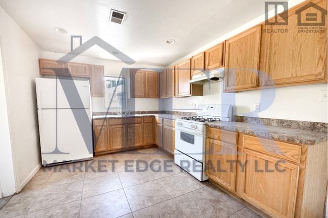 property at 2134 E Oak St