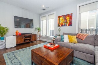 111 B St, Unit 3 in Boston, MA - Building Photo - Building Photo