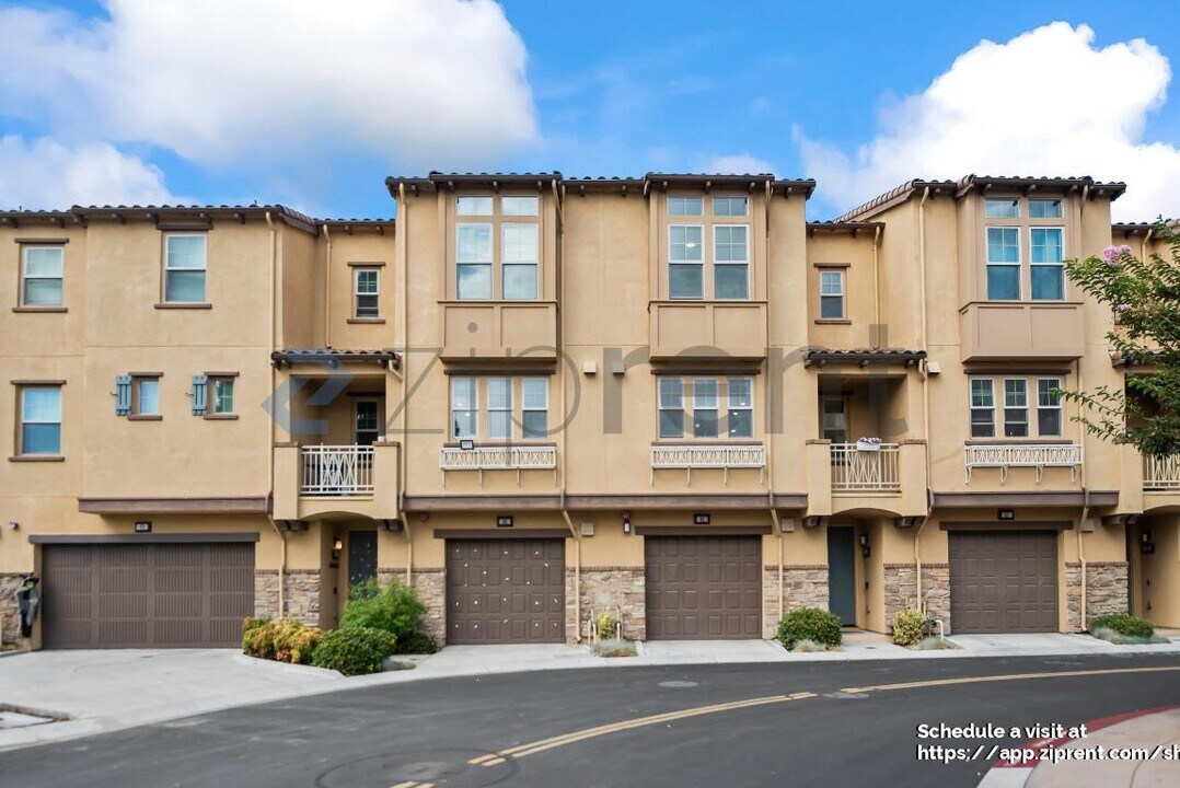 31 Catania Common in Fremont, CA - Building Photo