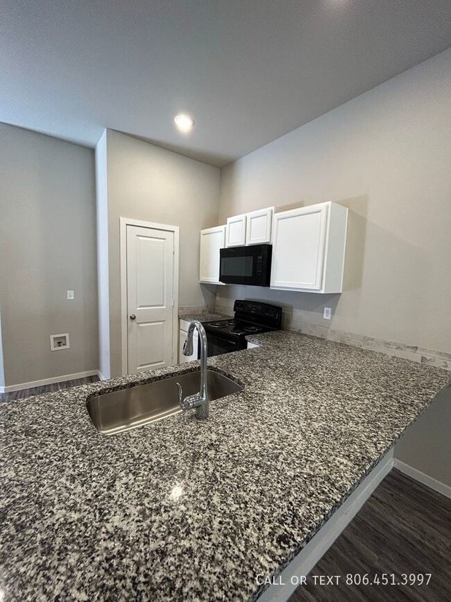 2124 N Avenue J in Lubbock, TX - Building Photo - Building Photo