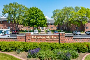 Ridgeview Highlands Apartments & Townhomes in Appleton, WI - Building Photo