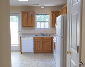 13 Pine Shadow Ct in Centerville, GA - Building Photo - Building Photo