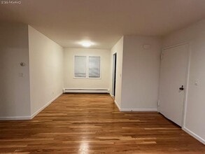 100 Manhasset Ave in Port Washington, NY - Building Photo - Building Photo