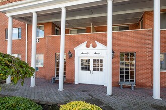 Carriage Owners Corp. in Rockville Centre, NY - Foto de edificio - Building Photo