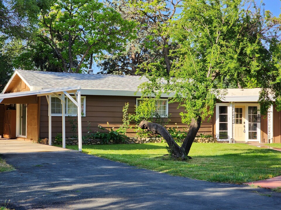 20469 Al Fresco Ave in Red Bluff, CA - Foto de edificio