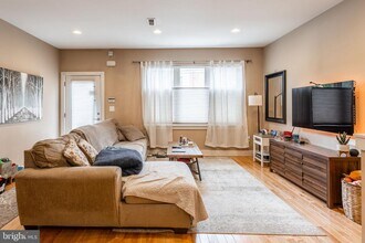 16 W Thompson St in Philadelphia, PA - Building Photo - Building Photo