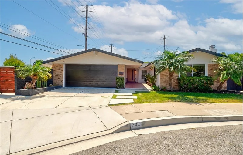 201 Hanover Dr in Costa Mesa, CA - Foto de edificio