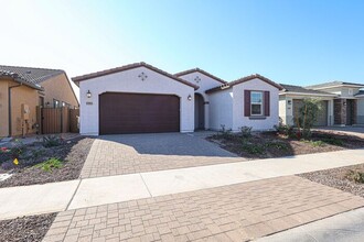 15875 W Kendall St in Goodyear, AZ - Building Photo - Building Photo