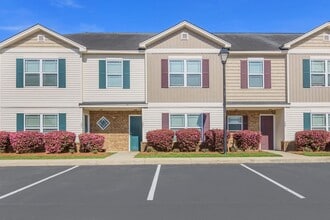 Village at Mill Creek in Statesboro, GA - Building Photo - Building Photo