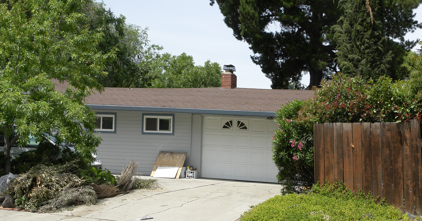 1132 Victory Ln in Concord, CA - Foto de edificio