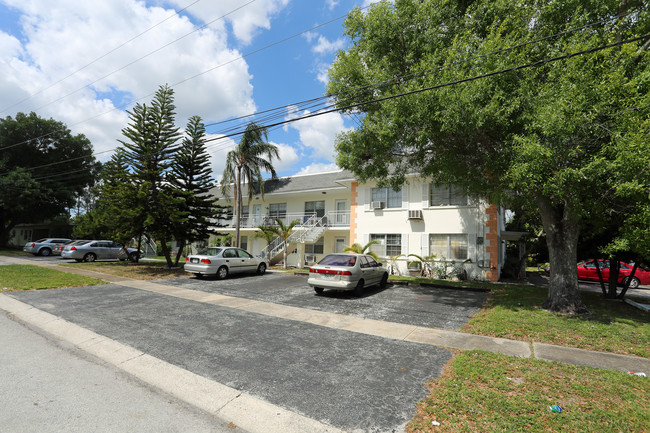 300 Gunn Ave in Clearwater, FL - Building Photo - Primary Photo