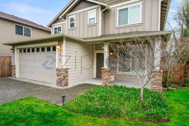 7413 NE 200th St in Kenmore, WA - Building Photo - Building Photo