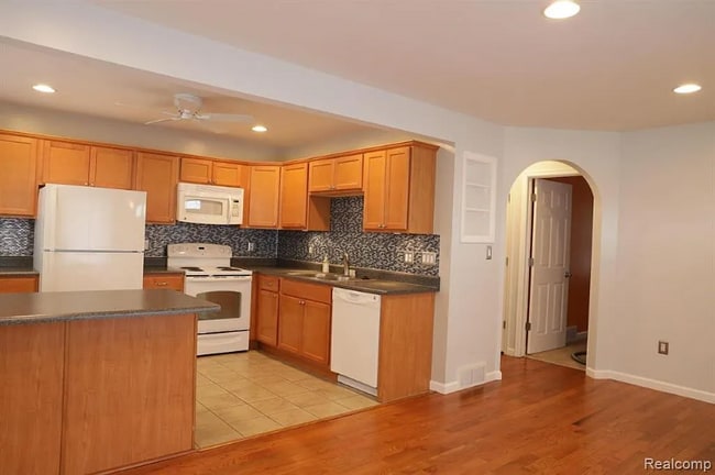 1260 Harwood Ave in Madison Heights, MI - Building Photo - Building Photo
