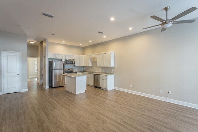 2170 Capital Cir SE in Tallahassee, FL - Building Photo - Building Photo