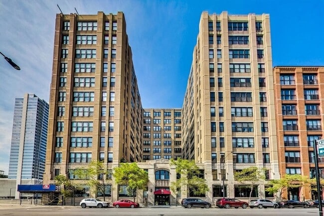 property at 728 W Jackson Blvd