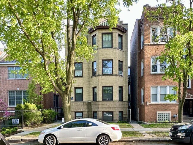 property at 2131 W Giddings St