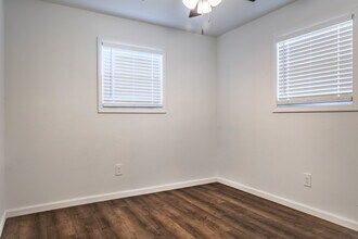 Primrose in Beaumont, TX - Building Photo - Interior Photo