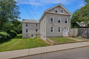 44 Morgan St, Unit D in Stonington, CT - Building Photo
