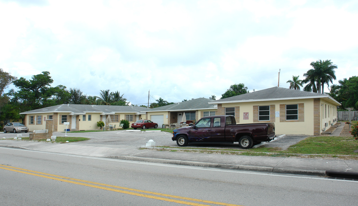 710 Federal Hwy in Lake Worth, FL - Building Photo