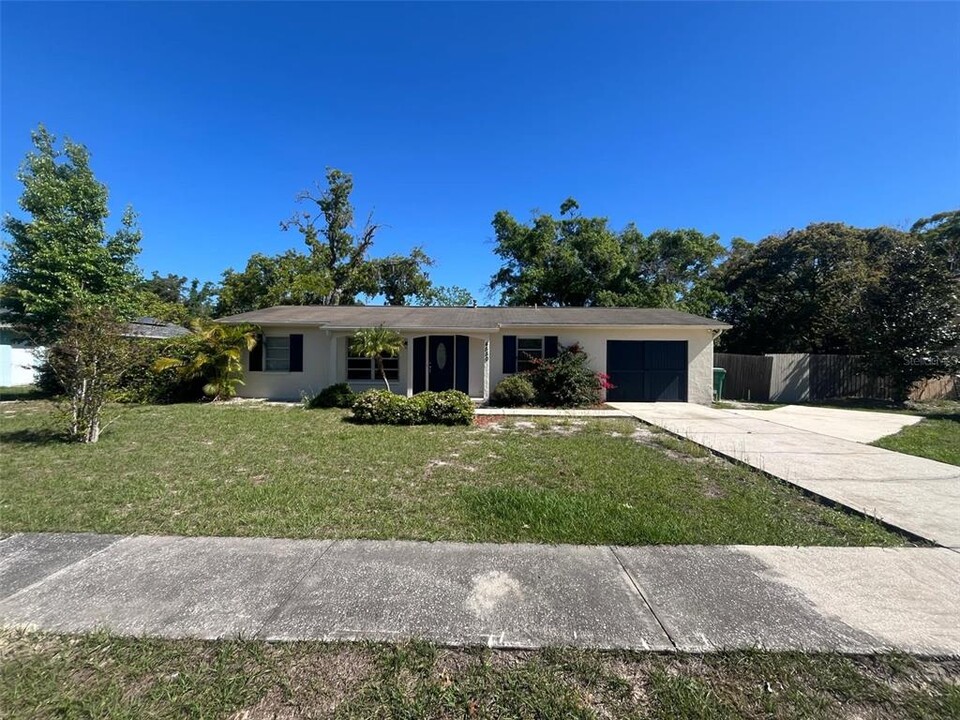4550 Kirkland Ave in Spring Hill, FL - Building Photo