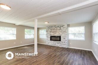 2053 Barcelona Dr S in St. Petersburg, FL - Foto de edificio - Building Photo