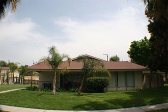 1002-1006 Oxford Dr in Redlands, CA - Foto de edificio - Building Photo