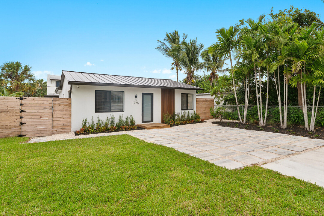 225 NE 10th St in Delray Beach, FL - Building Photo