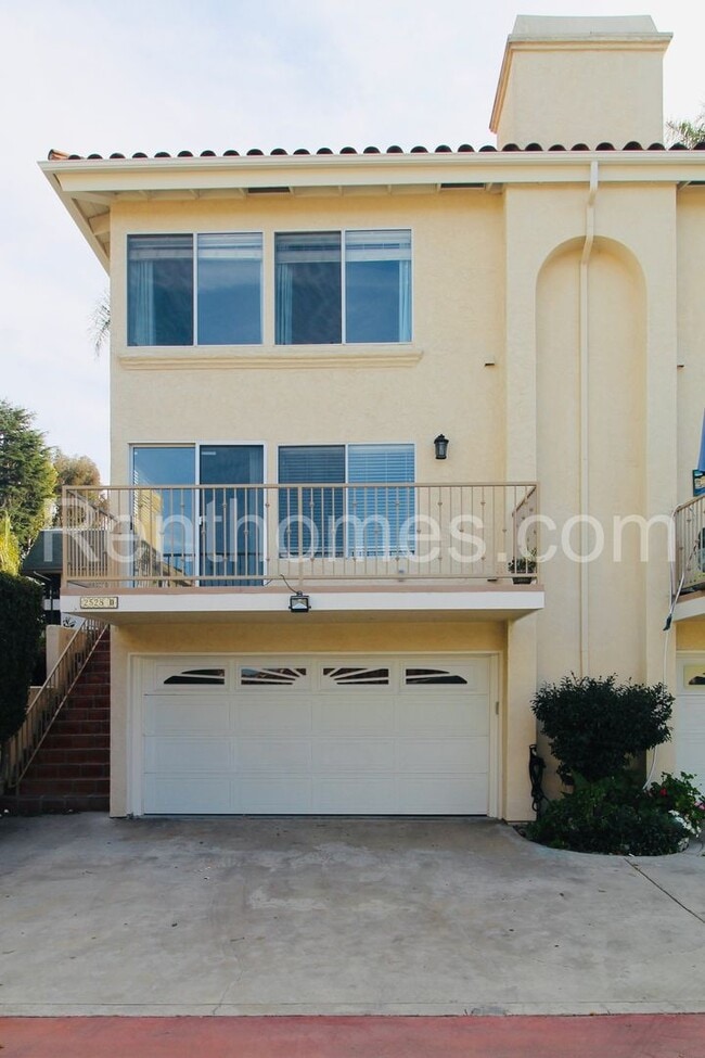 property at 2528 Navarra Dr